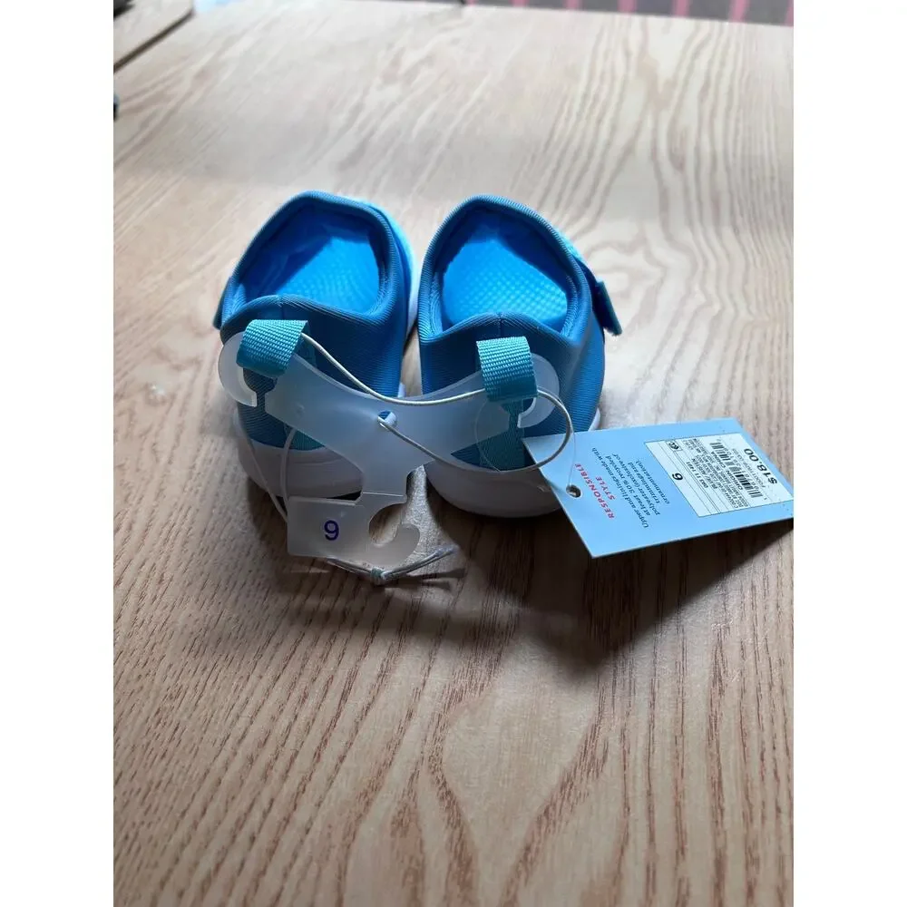 New kids Cat & Jack Strap Closure Easy slip in Sneakers or Aqua Shoes Blu Size 6